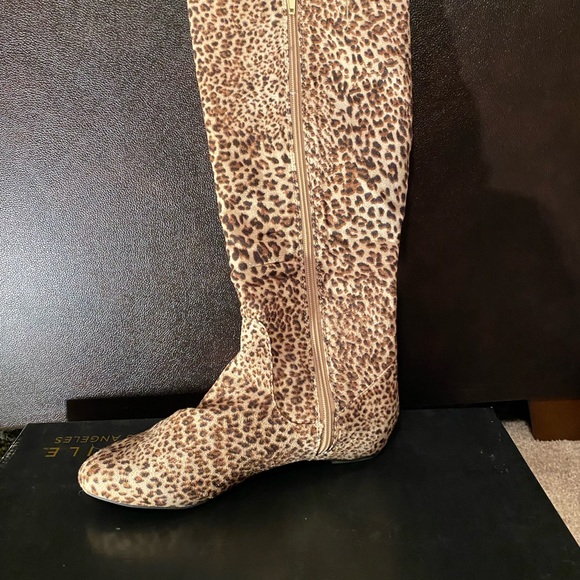 Very Volatile Shania 2 boots - Picture 1 of 2